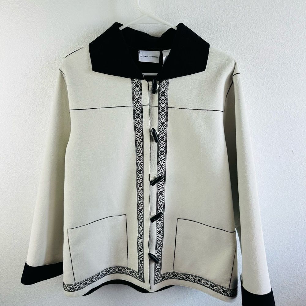 Alfred Dunner White Black Alpine Pattern Fleece Toggle Closure Jacket Size 14